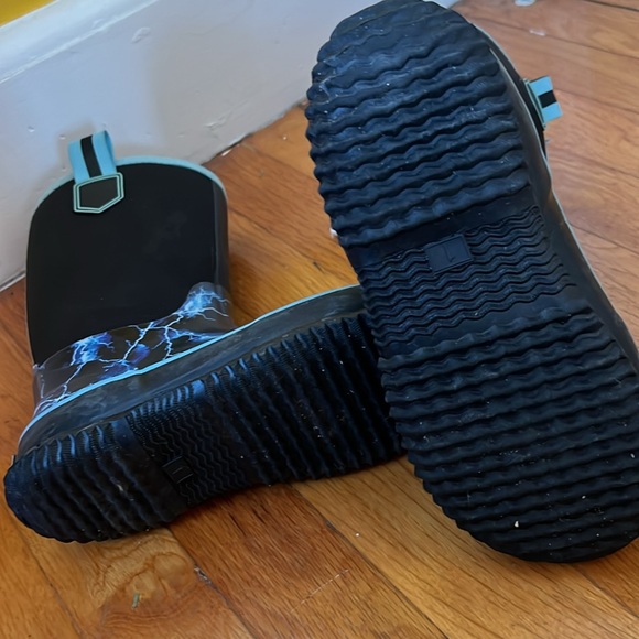Lined rain boots Lands End like new! Size 1 kids. - Picture 3 of 5